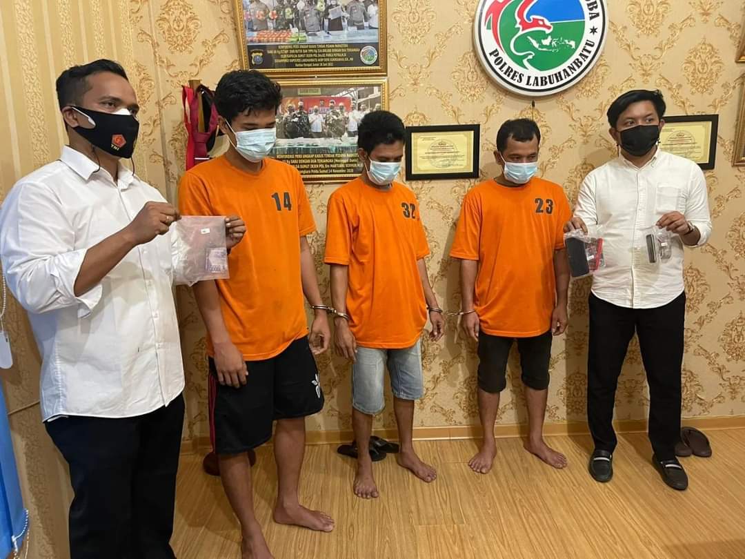 Keluarga Tsk Hadang Satresnarkoba Polres Labuhanbatu Saat Lakukan Penangkapan