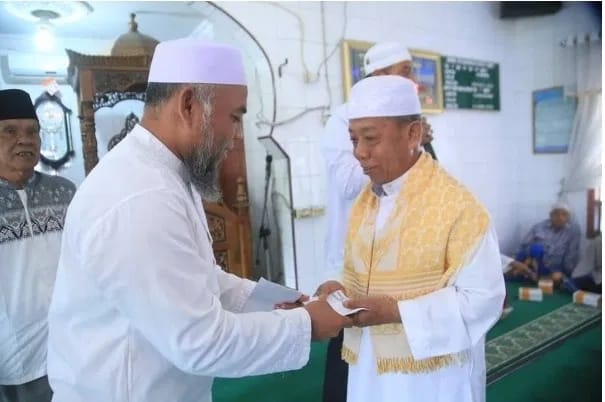 Keluarga Besar H.Andi  Suhaimi Dalimunthe ST.MT. berikan bantuan untuk pelepasan lahan masjid Furqon
