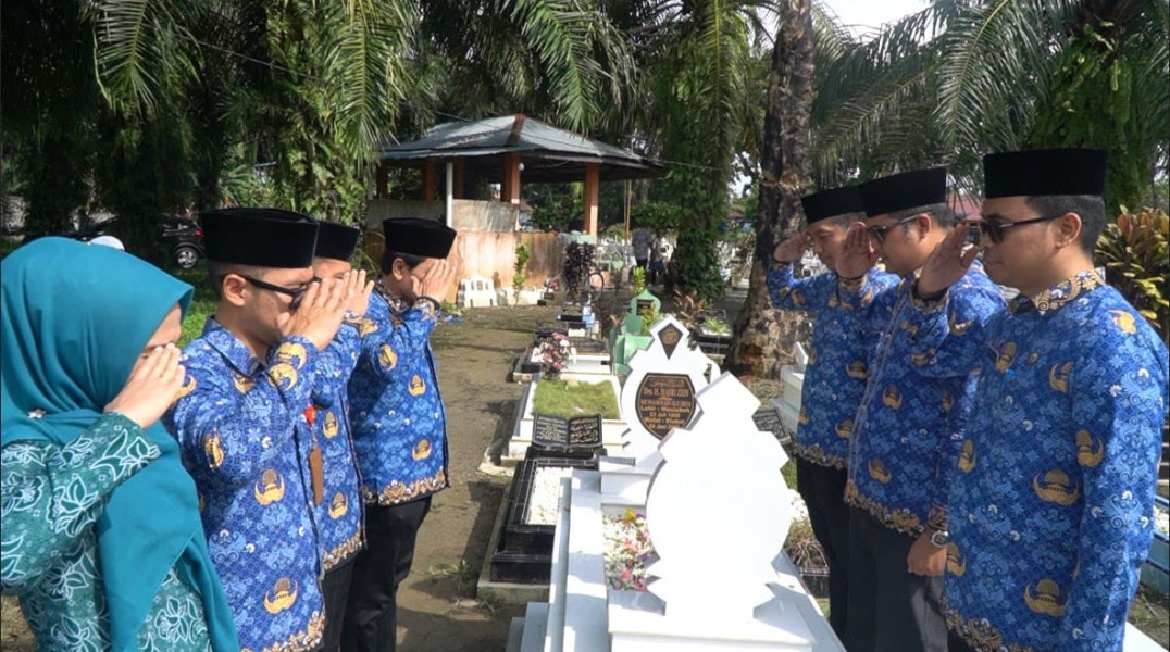 HUT ke-53, KORPRI Langkat  Ziarah & Do'a di Makam Para Mantan Ketua