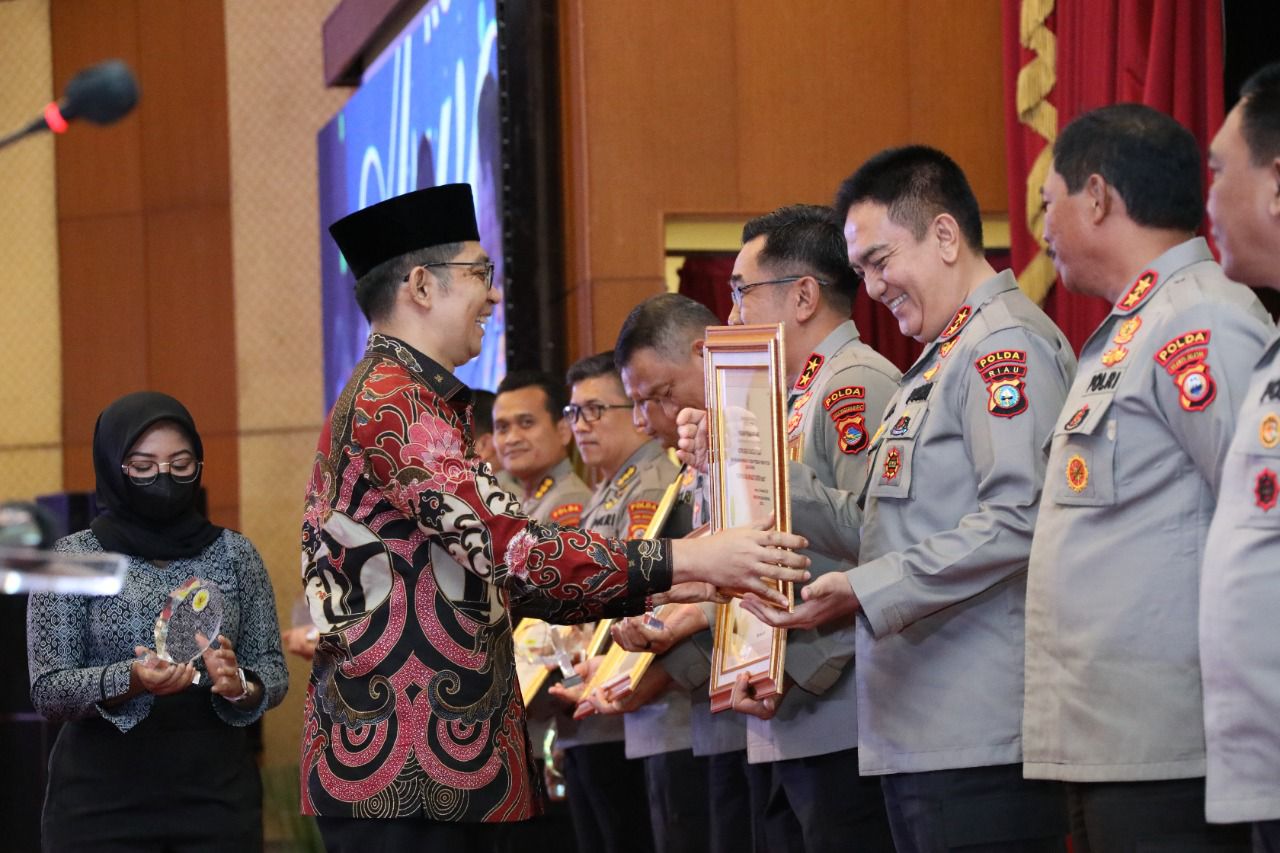 Polda Riau dan Polresta Pekanbaru Sabet Kompolnas Award 2022, DR Benny Mamoto  : Sangat Baik