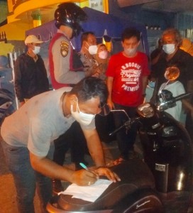 Kanit Lantas Polsek Medan Area Dampingi Sekcam Medan Area Pimpin Apel PPKM Darurat Level 4