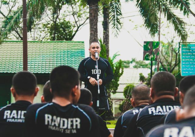 Yonif Raider 100/Prajurit Setia Laksanakan Pembinaan Fisik
