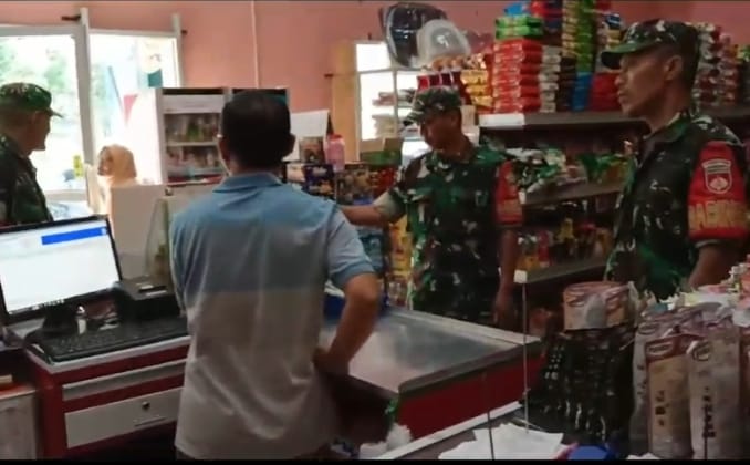 Babinsa Plumbungan Pantau Harga Sembako, Pastikan Stok dan Daya Beli Warga