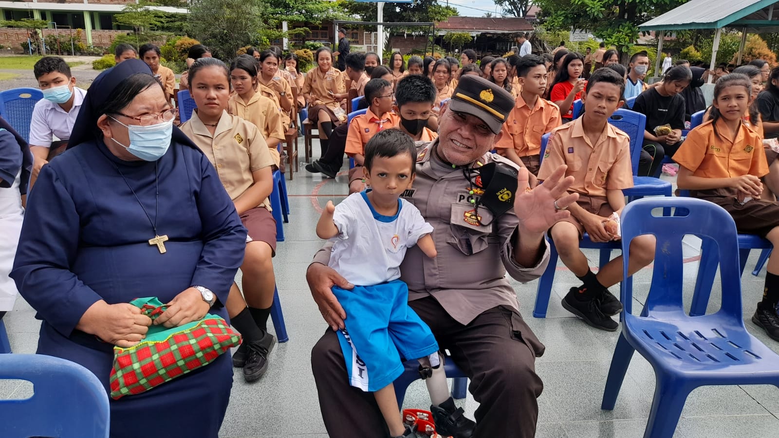 Polri Peduli, Kapolsek Bangun Resor Simalungun Dukung Kampanye Ring The Bell Bagi Anak Disabilitas