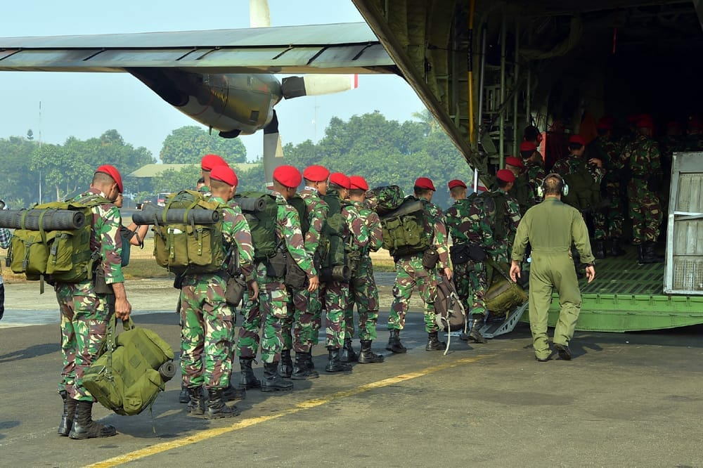 TNI Kerahkan 142 Prajurit Kopassus Selamatkan Pendaki Gunung Rinjani