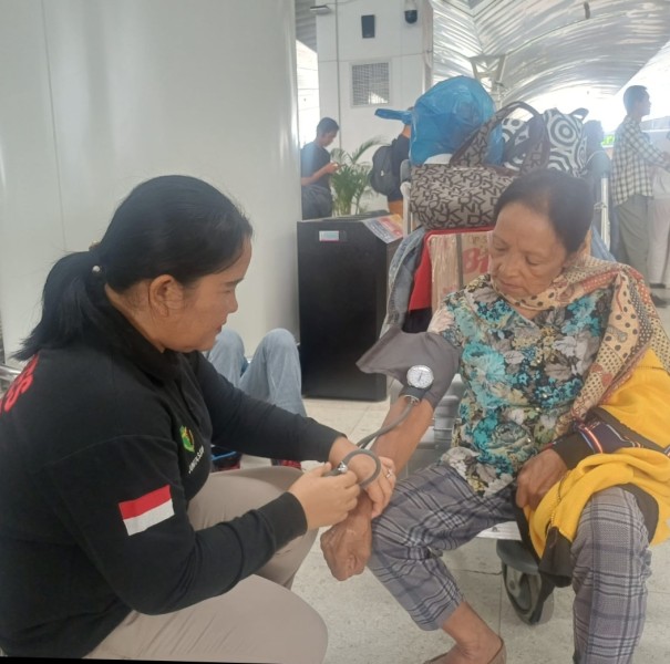 Polresta Deli Serdang Pantau Keamanan dan Beri Layanan Kesehatan Gratis di Bandara Kualanamu