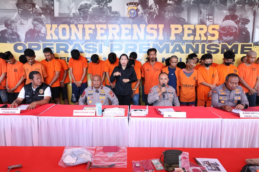 Pres Rilis Polda Riau Hasil Ungkap Tindak Pidana Premanisme Operasi Pakat Lancang Kuning