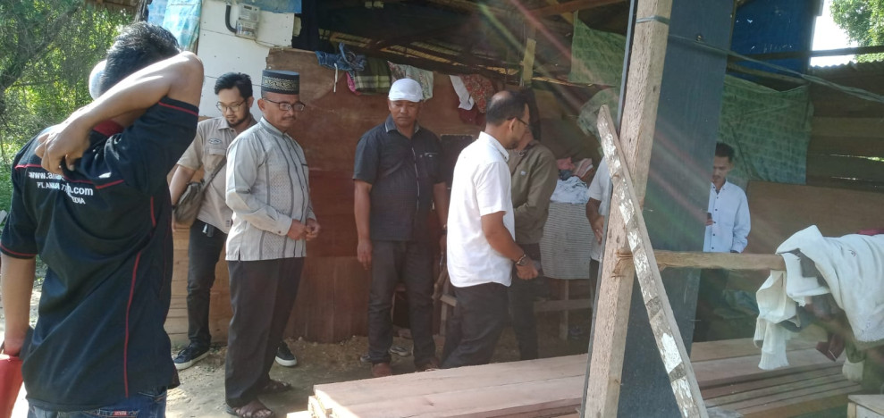 Baitul Mal Serahkan Bantuan Material Bangunan Untuk Warga Paya Bujok Tenggoh