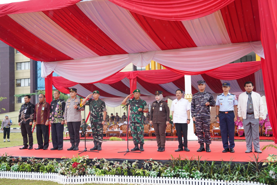 Kapolda Riau Mengelar Upacara Penyambutan dan Pelepasan Danrem 031/Wirabima Yang Baru Dan Lama Dimap