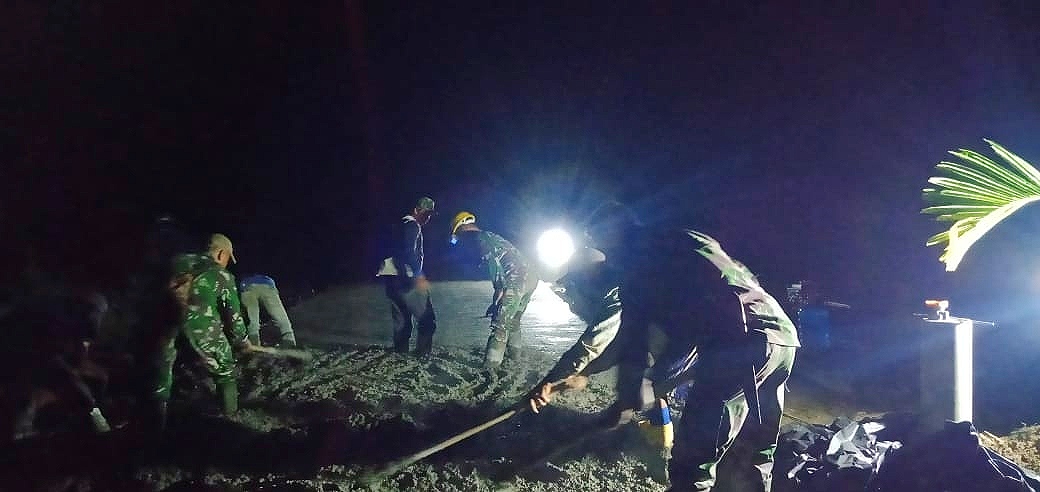 Pengecoran Shift Malam Terus Kebut Perampungan Jalan TMMD Kodim 0204/DS 