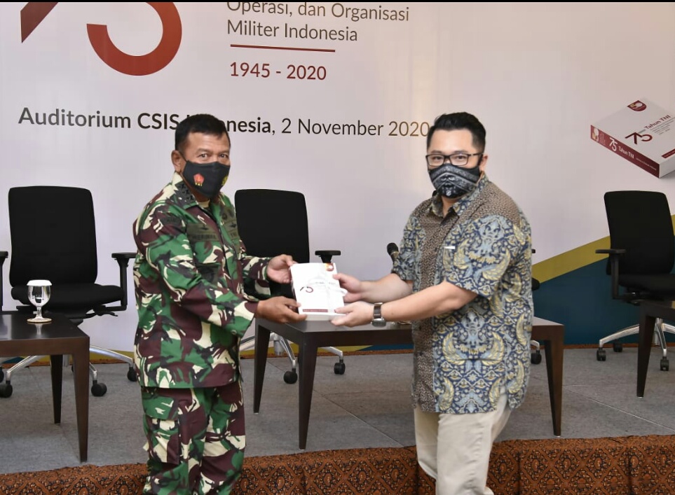 Kasum TNI Hadiri Acara Peluncuran dan Bedah Buku “75 Tahun TNI”