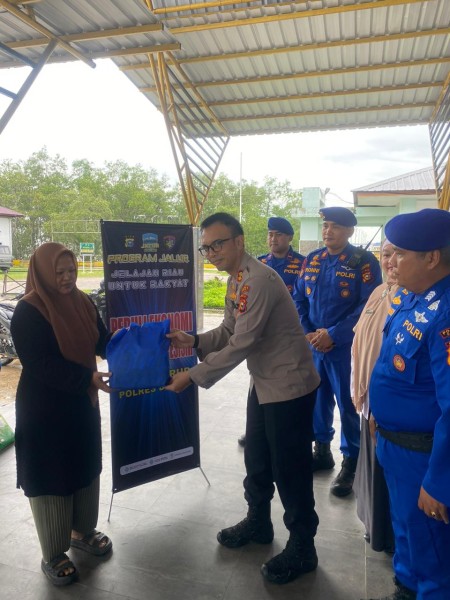 Polres Dumai Laksanakan Program Jelajah Riau Untuk Rakyat (JALUR) Dalam Bentuk Berbagi Sembako Dan Penyuluhan Kesehatan Serta Pengobatan Gratis
