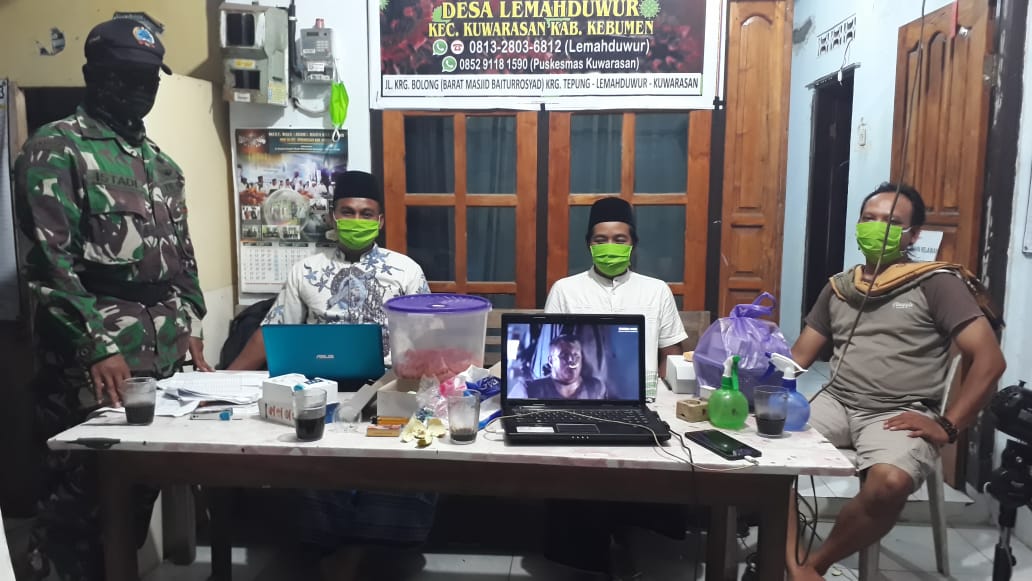 Patroli Malam, Babinsa Pantau Posko Siaga Covid -19