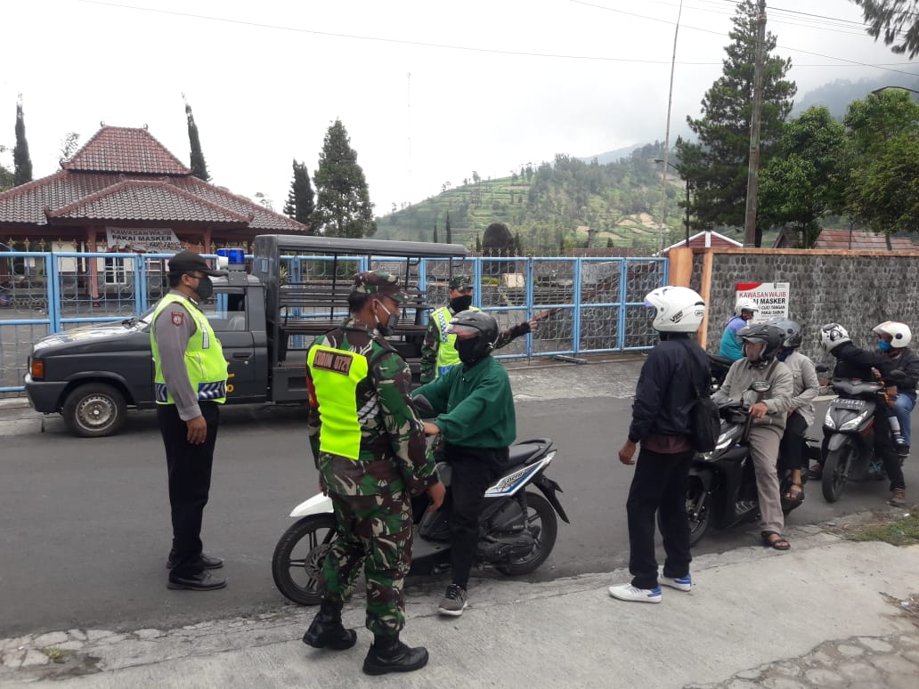 TNI Polri Tertipkan Prokes Di Kawasan Wisata Selo