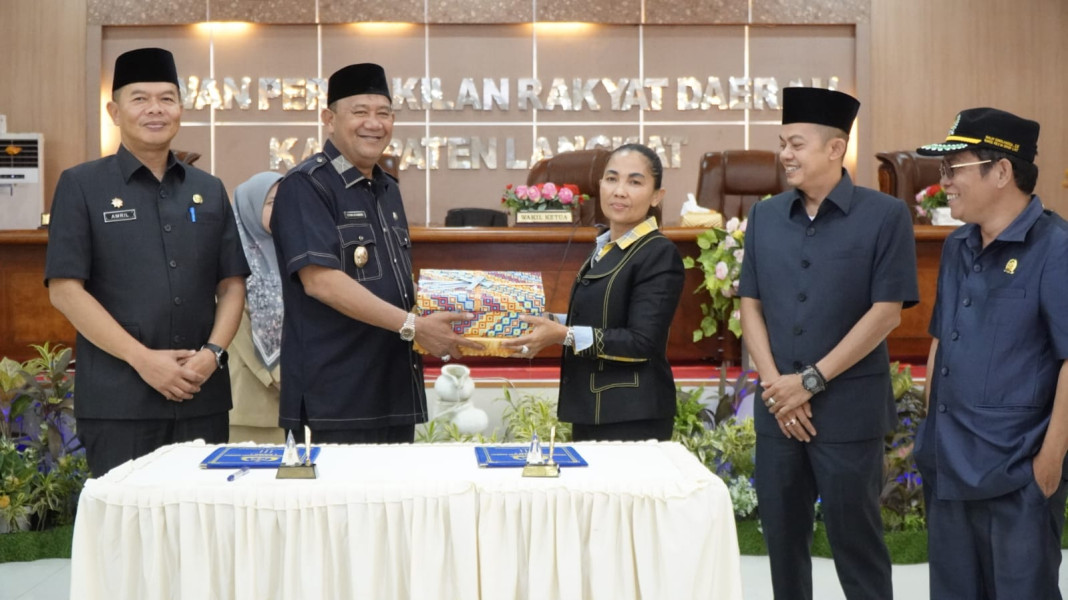 Syah Afandin Hadiri Paripurna Penjelasan LKPJ Bupati Langkat