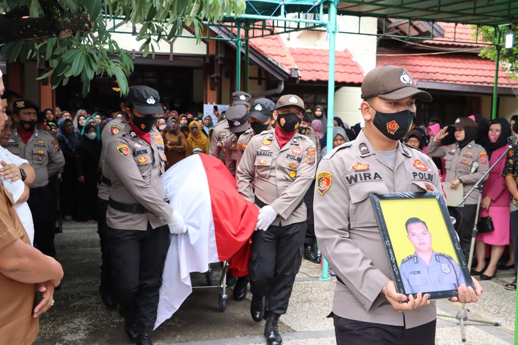 Polres Labuhanbatu laksanakan pemakaman Jenazah Almarhum Brigadir Muhammad Agus Sudarso Kardi