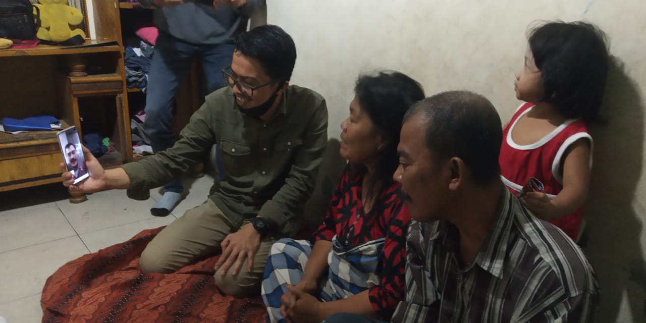 Kabaharkam Polri Video Call dan Bantu Penderita Kangker Payudara di Deliserdang