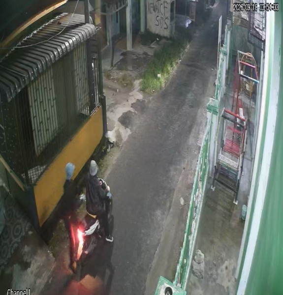 Rumah Owner Media Koran M24 Disatroni Maling, Kaca Spion Daihatsu Terios Raib Terekam CCTV