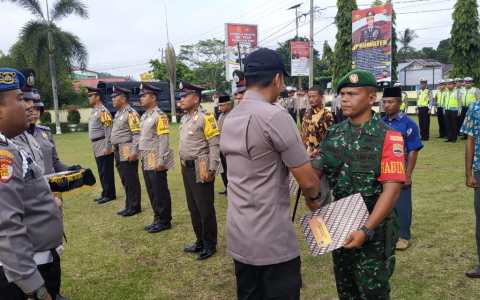 Kapolres Kampar Beri Penghargaan Anggotanya dan Prajurit TNI serta Warga Masyarakat