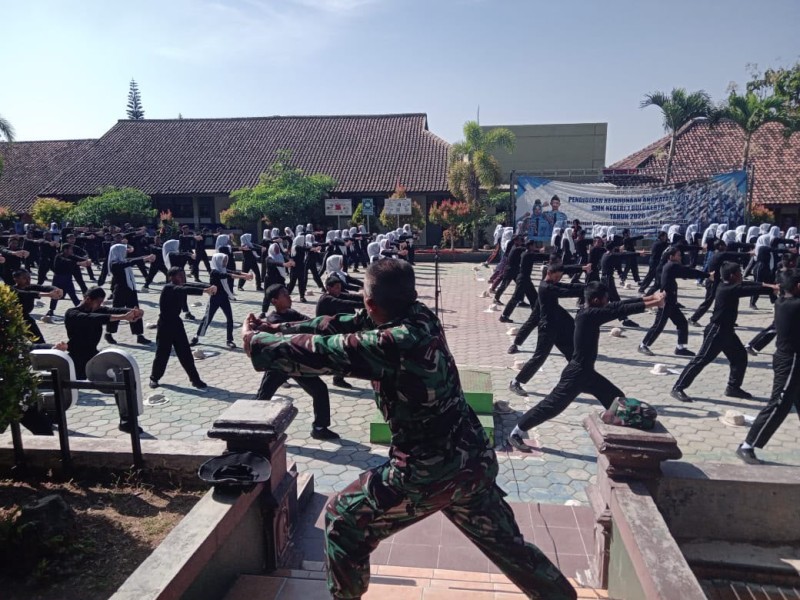 Membangun Ketrampilan Dan Semangat Patriotisme, Siswa SMK N 1 Bulukerto Dilatih TNI
