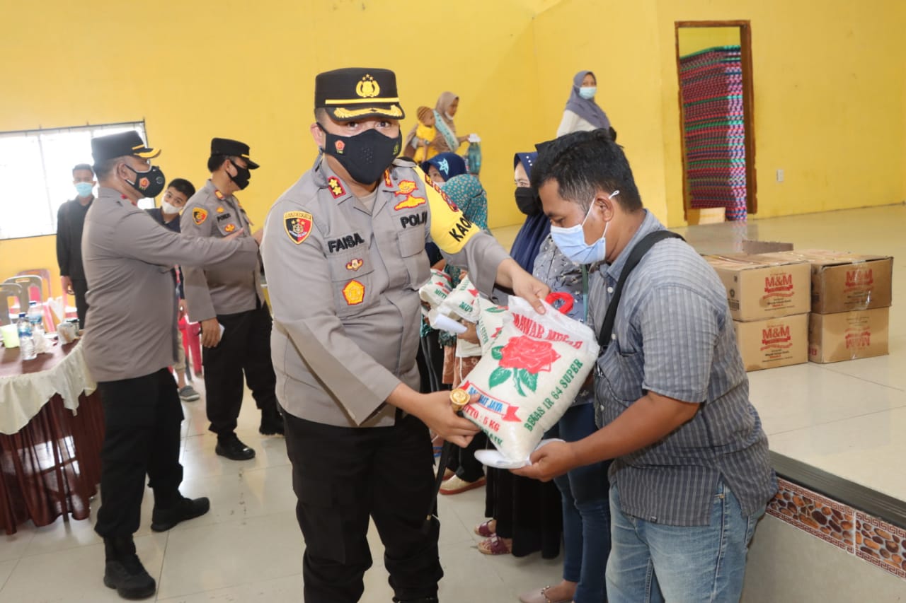 Vaksin Serentak,Kapolres Pelabuhan Belawan serahkan hadiah lucky draw