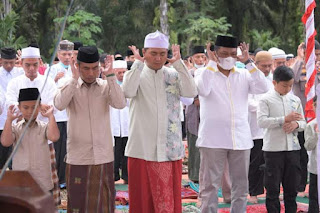 Bupati dan Wabup Labura Sholat Idul Adha 1443 H bersama Warga Pulo Dogom Kecamatan Kualuh Hulu.