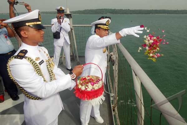 Tabur Bunga di Teluk Jakarta: Tradisi TN-AL Memperingati Pahlawan Laut