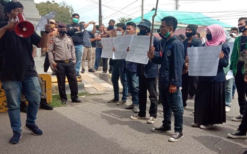 Aliansi Mahasiswa se Labuhanbatu, unjuk rasa di kantor Bupati Labuhanbatu