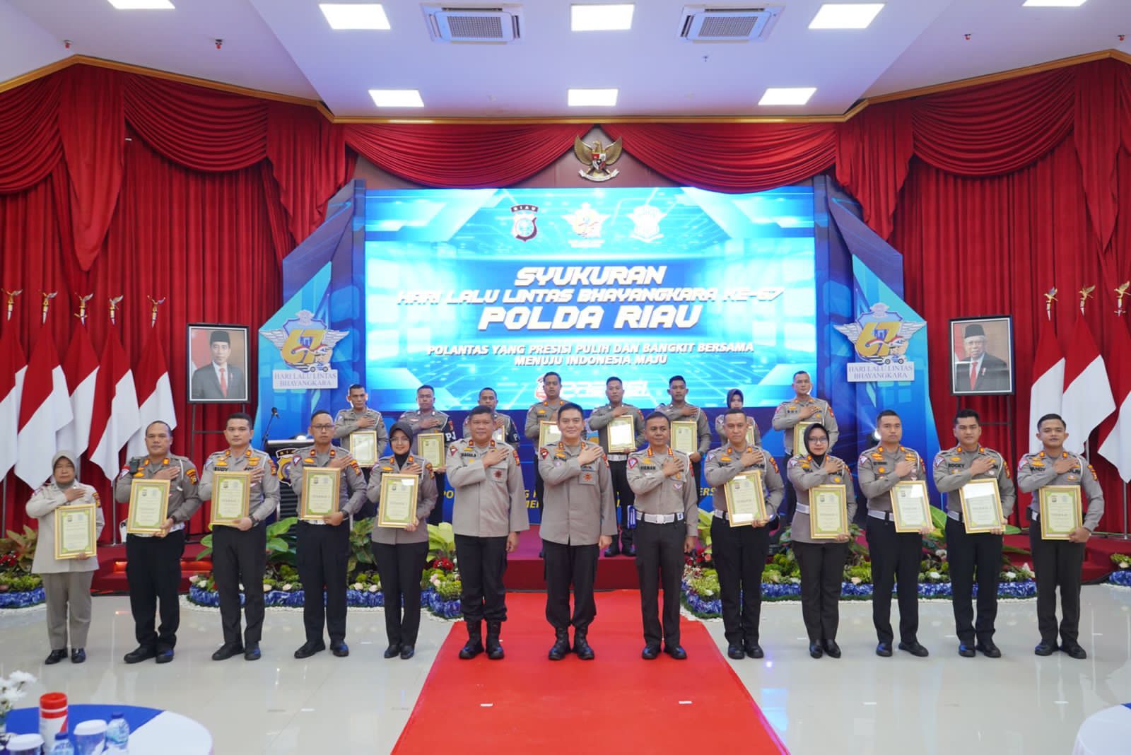 Sisihkan Gaji, Polantas di Riau Bedah Rumah Warga Kurang Mampu