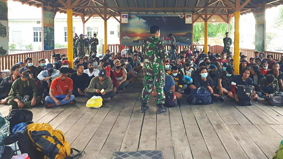 TNI AL  Kembali Amankan 124 Pekerja Migran Ilegal di Kabupaten Labuhan Batu Utara Sumut
