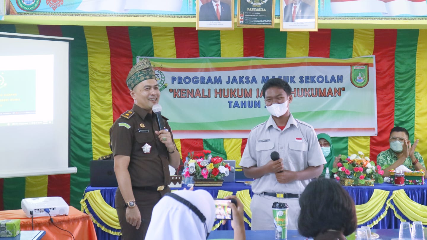 Seksi Intelijen Kejaksaan Negeri Dumai Melaksanakan Kegiatan Jaksa Masuk Sekolah