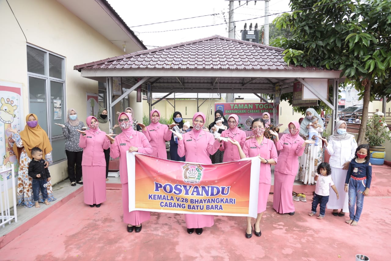 Untuk Meningkatkan Kesehatan Ibu Dan Anak,Ny.Heny Ikhwan Gelar Posyandu