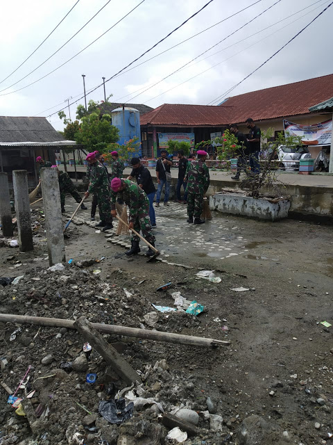 Gabungan Yonmarhanlan I bersama Pemko dan Polres Laksanakan Gerakan Belawan Bersih Sampah