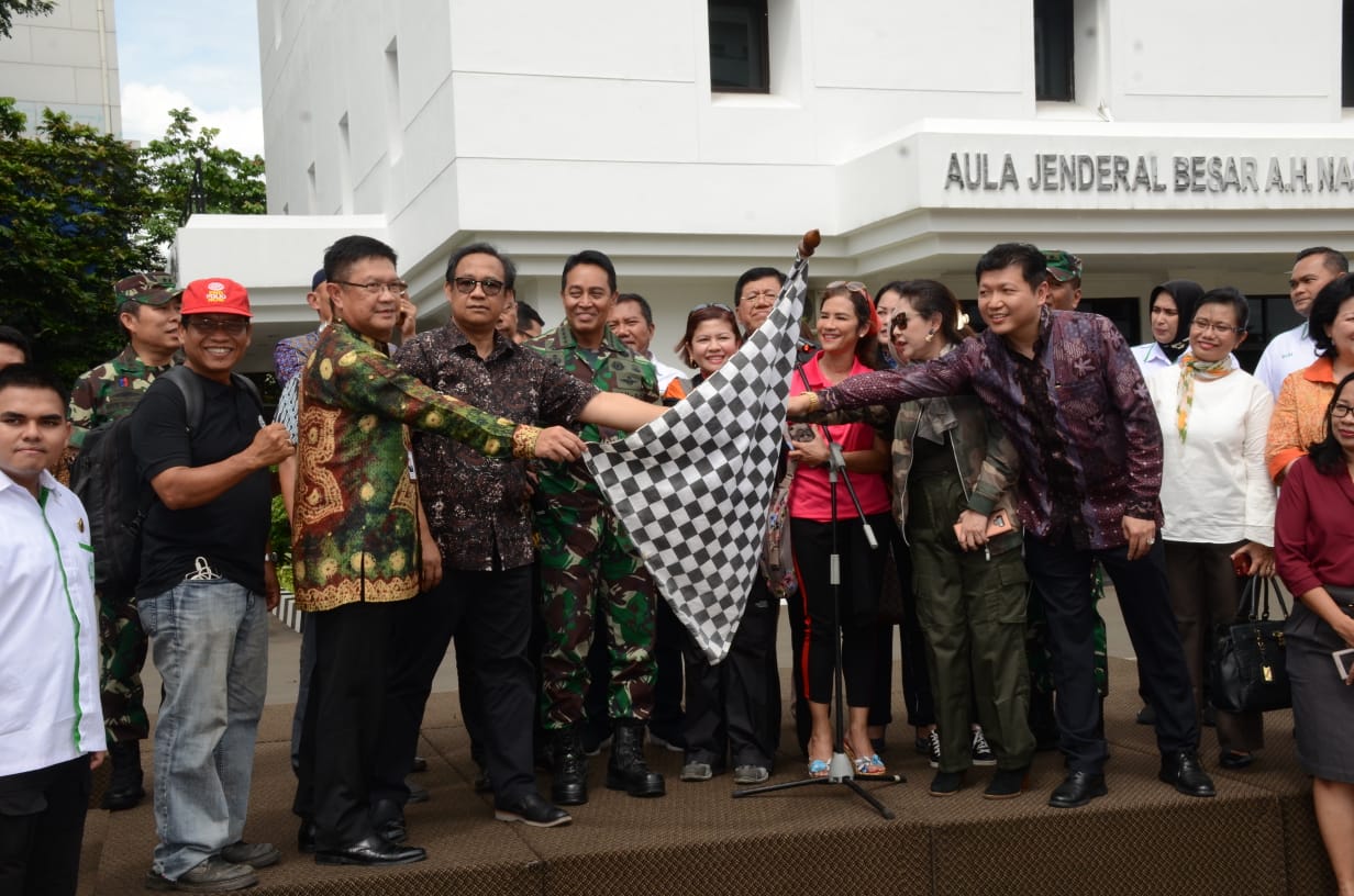 Mabes AD Kirim 28 Truk Logistik Bantuan Kemanusiaan bagi Korban Tsunami 