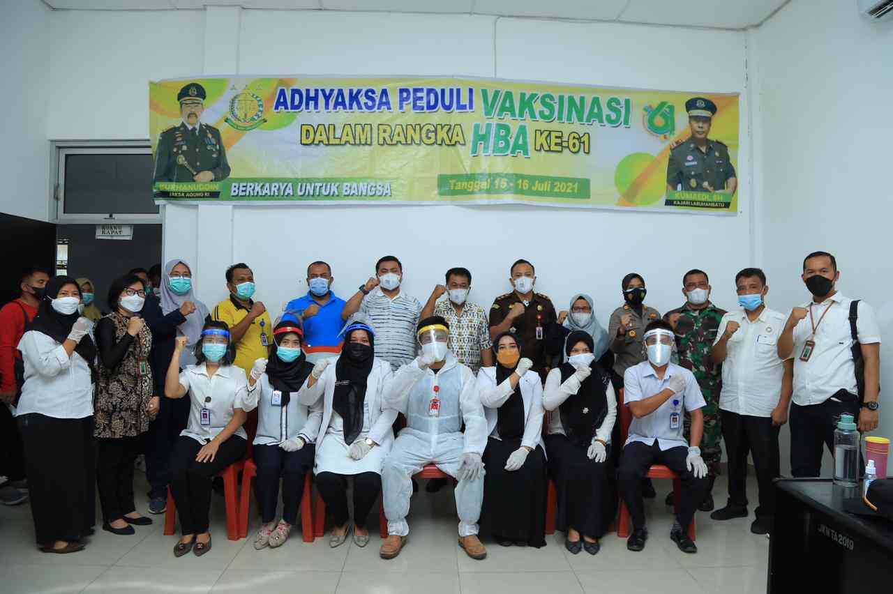 Hari Bhakti Adhiyaksa ke 61 Tahun 2021 Kejari Labuhanbatu gelar Vaksinasi Covid 19 Massal