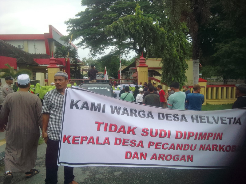 Aliansi Masyarakat Desa Helvetia Desak Kapolda Lakukan Tes Rambut Kades Terindikasi Pake Narkoba