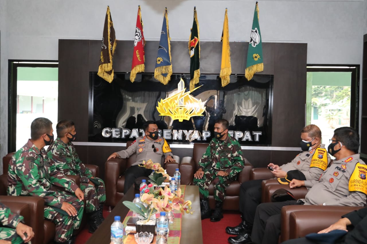 Tingkatkan Sinergitas dan Kolaborasi TNI-Polri, Kapolda Sumut Kunjungan ke Batalyon Infanteri Raider