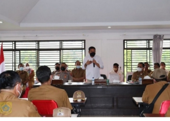 Bupati Pakpak Bharat Franc B Tumanggor Minta Seluruh Kades dan Camat Berperan Aktif Cegah Covid 19