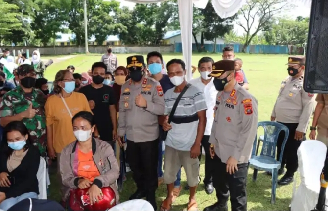 Kapolda Sumut Memantau Program Vaksinasi Polresta Deli Serdang Di Sunggal