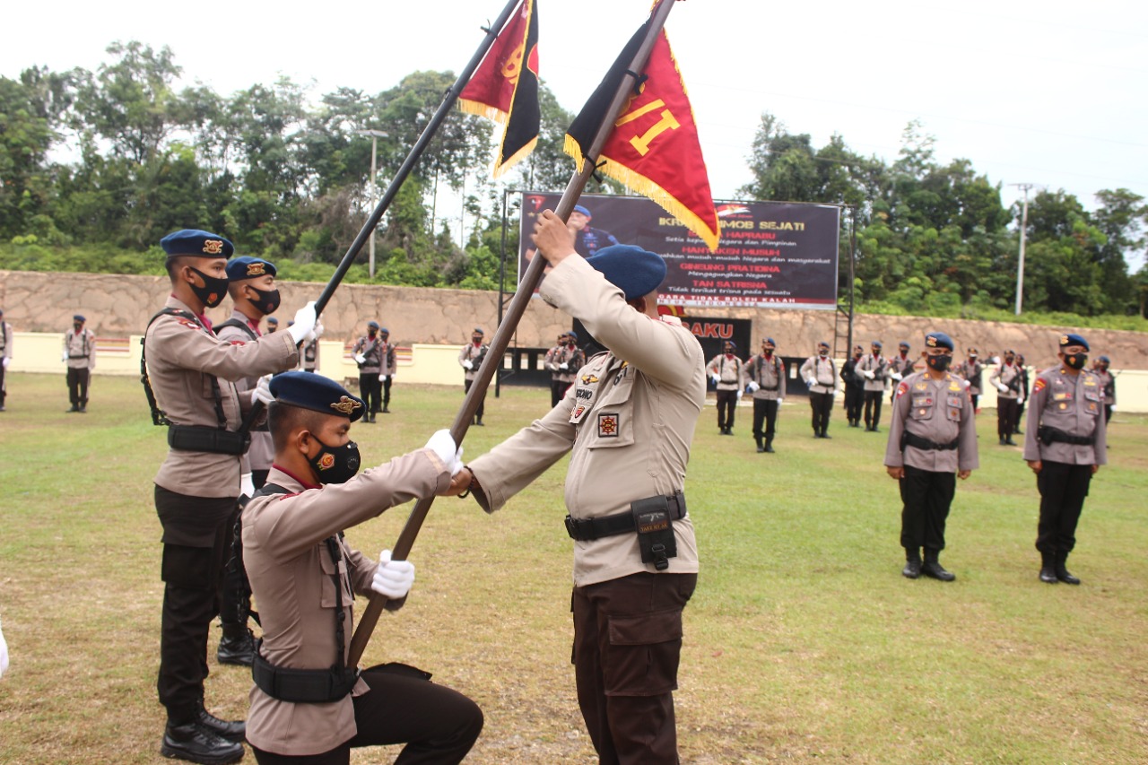 Danyon B Pelopor Sat Brimob Polda Riau Pimpin Sertijab Para Pasi dan Danki.