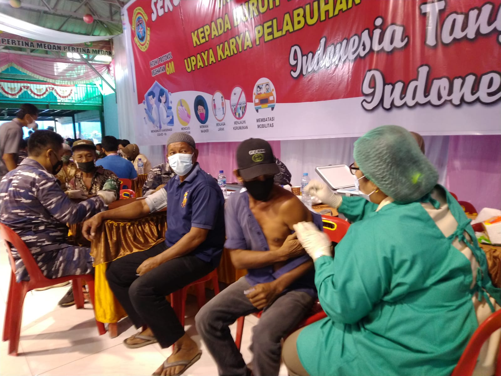 Ratusan Buruh TKBM Primkop Belawan Dapat Vaksin ke-l,Ucapkan Terima Kasih TNI AL Lantamal l Belawan