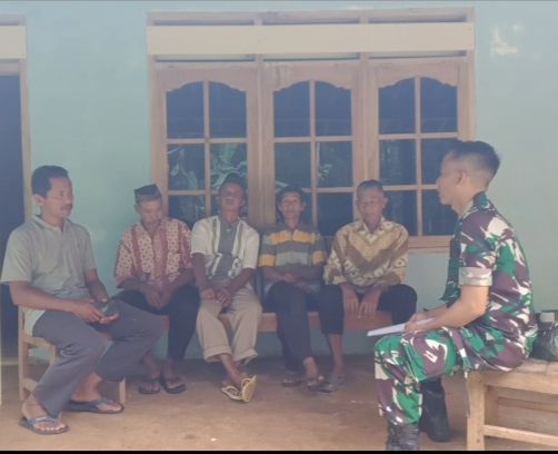 Babinsa Koramil Jatisrono Pererat Kebersamaan Dengan Warga Sidorejo
