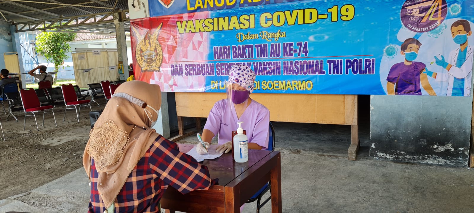 Semangat Masyarakat Solo Vaksinasi Di RSAU dr. Siswanto Lanud Smo
