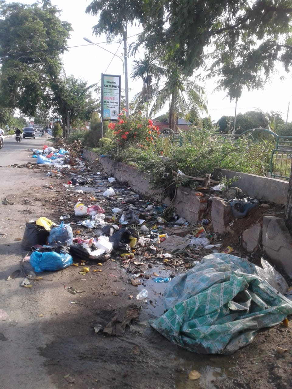 Miris. Buang Sampah Sembarangan Masih Membudaya Pada Masyarakat Kota Langsa