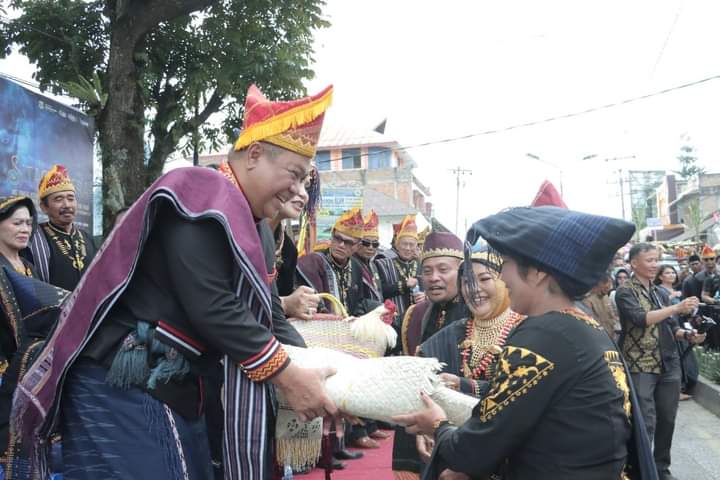 Kirab Budaya Pesta Njuah-njuah Dairi Meriah
