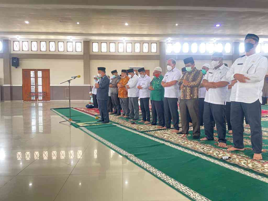 Atas Wafatnya H Anifsyah,  Pemkab dan IPHI Labura melaksanakan Shalat Ghaib dan Tahlilan