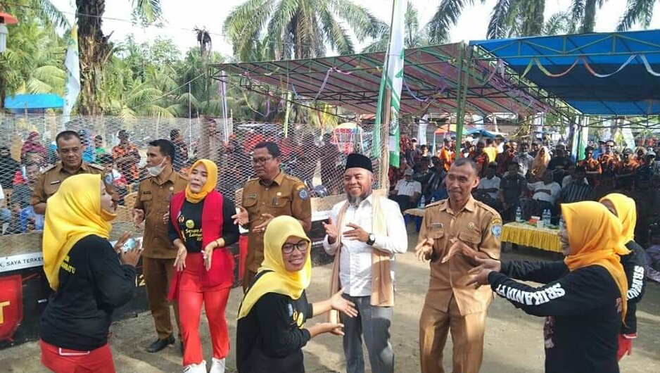 Bupati Labuhanbatu Buka Turnamen Gasing