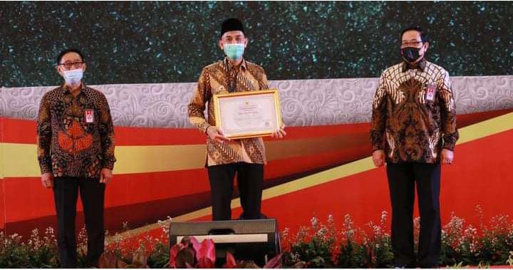 Wali Kota Dumai Hadiri Penyerahan Anugerah Meritokrasi