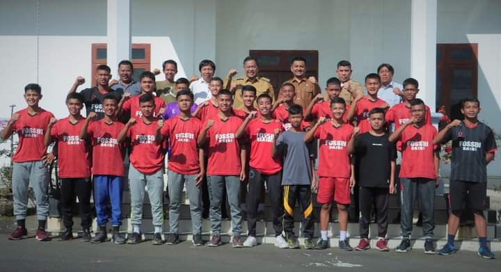 Bupati Eddy Berutu Berangkatkan Tim Sepak Bola U-16 Dairi ke Kejurnas FOSSBI