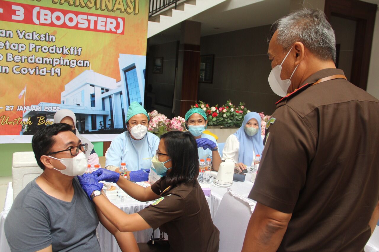 Kejati Sumut Gelar Vaksinasi Booster untuk Seluruh Pegawai